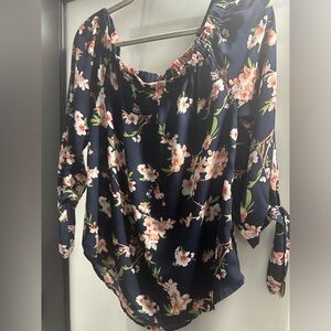 WOmens off the shoulder flower top